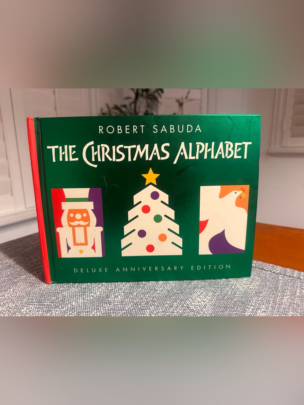 The Christmas Alphabet by Robert Sabuda Pop up book -out of print- Christma book